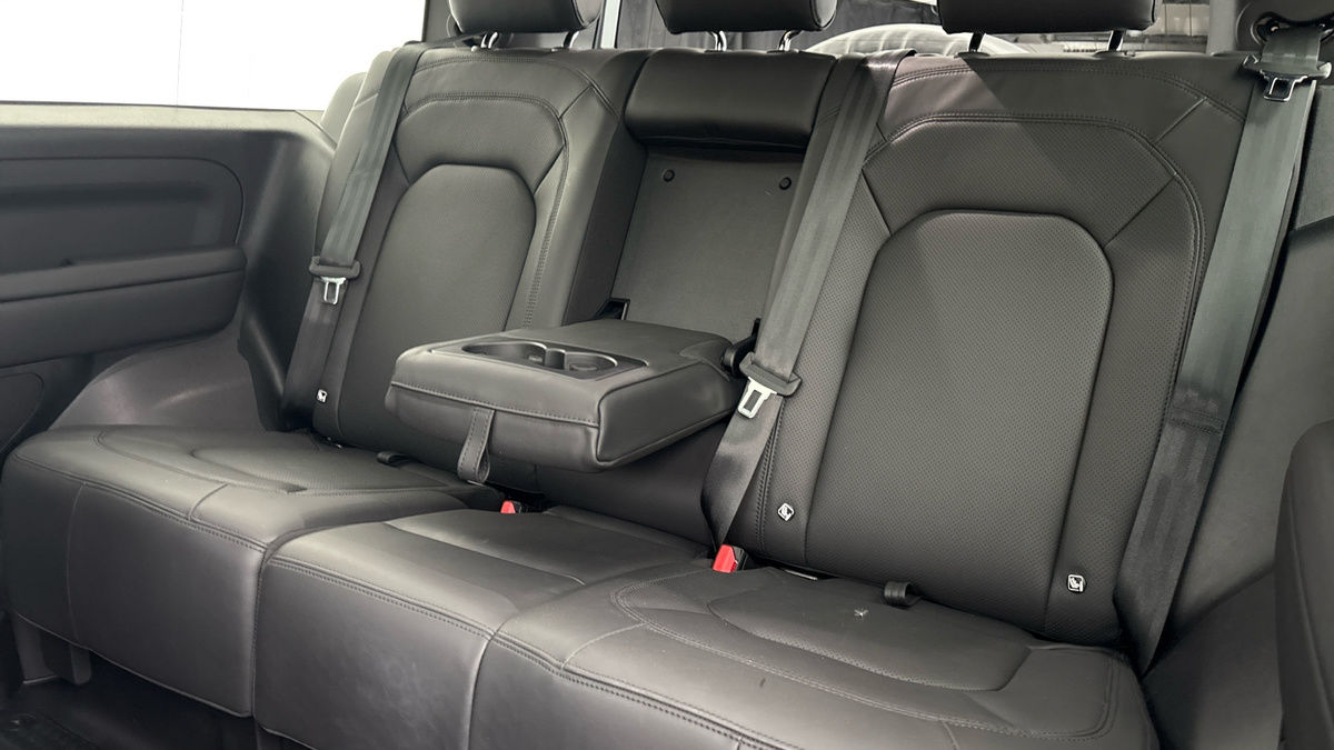 Land Rover Defender 90 Image 9