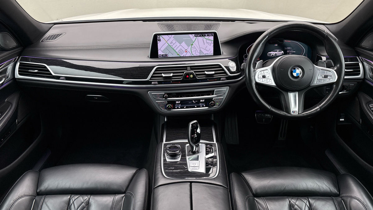 BMW 7 Series Image 12