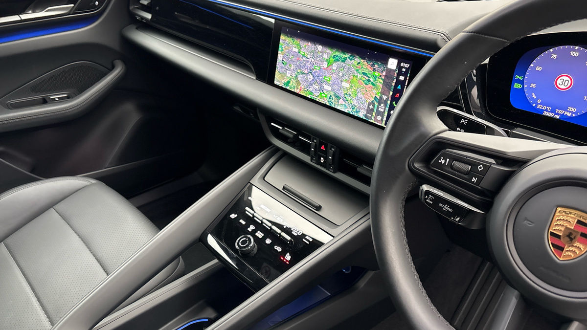 Porsche Macan Image 18