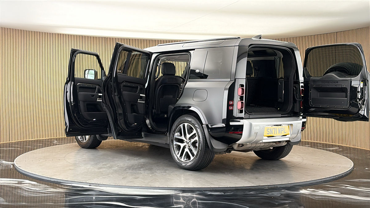 More views of Land Rover Defender 110