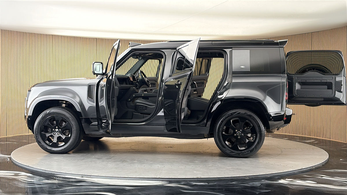 More views of Land Rover Defender 110