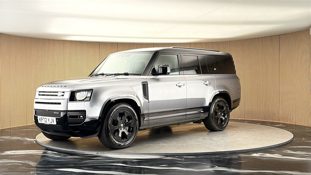 Land Rover Defender 130 Image 20