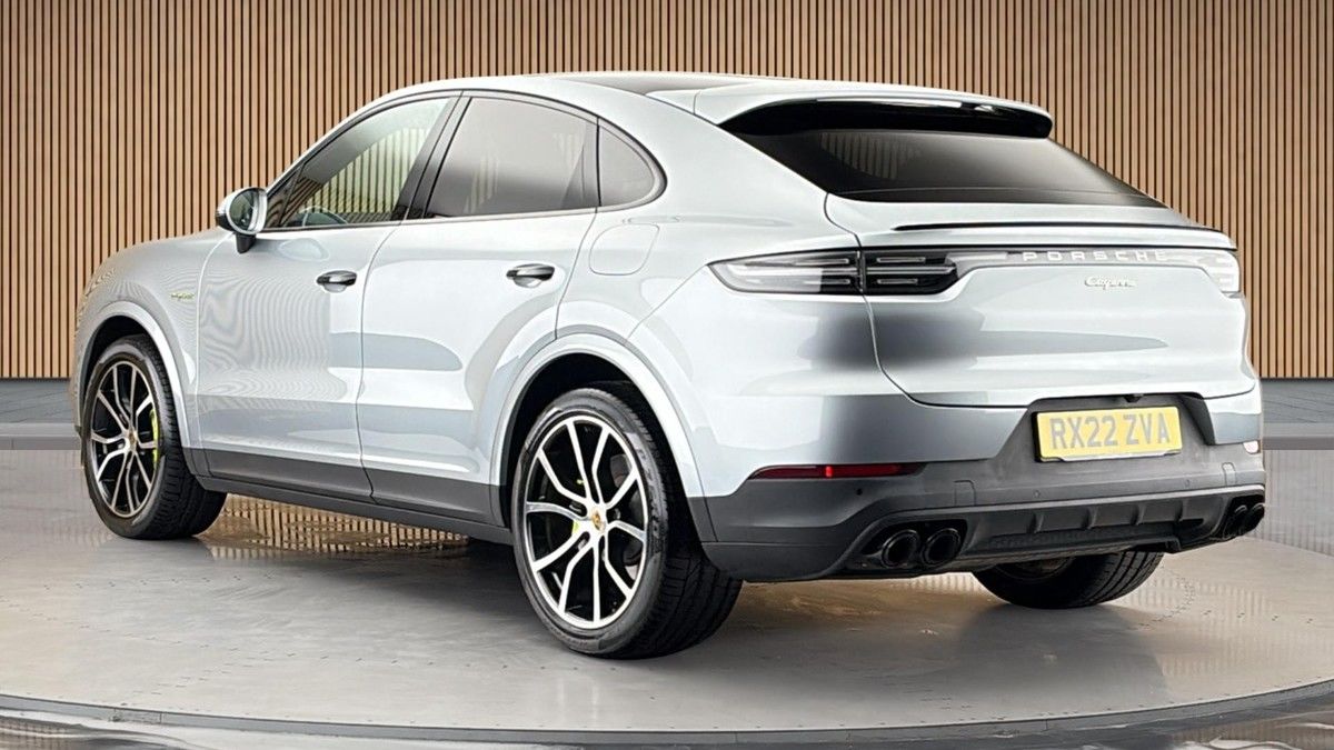 Porsche Cayenne Image 2