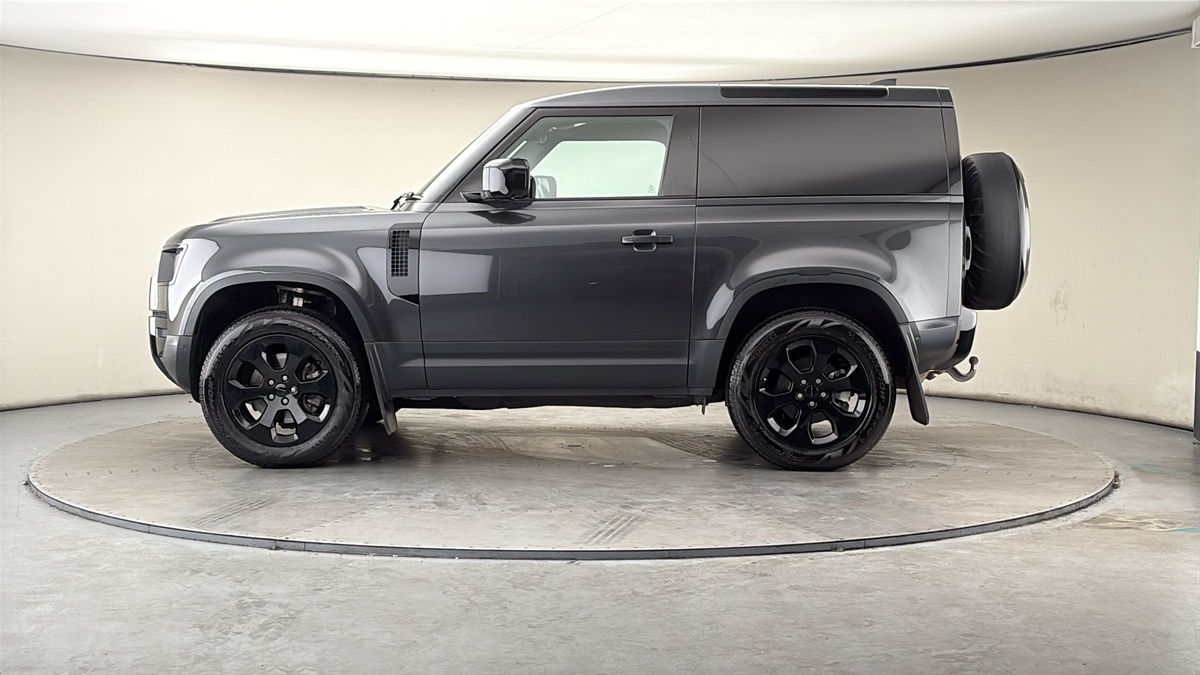 Land Rover Defender 90 Image 15