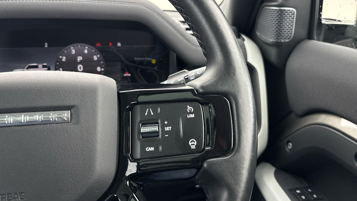 Land Rover Defender 90 Image 14