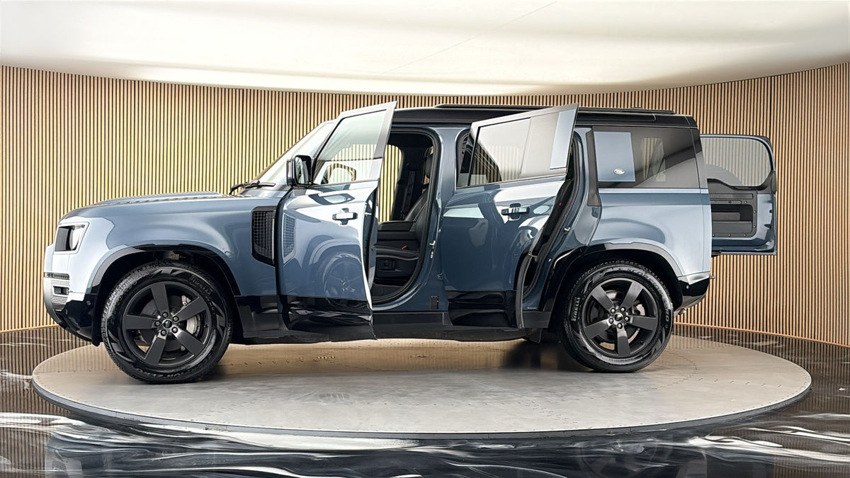 More views of Land Rover Defender 110