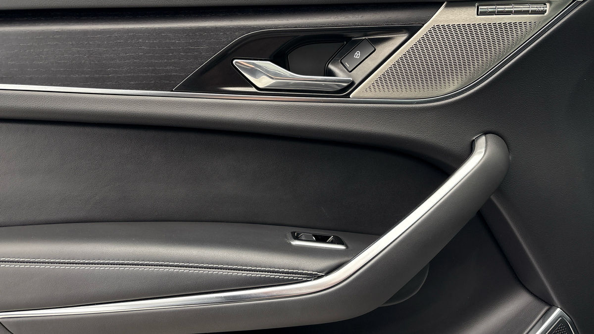 Jaguar F-PACE Image 19