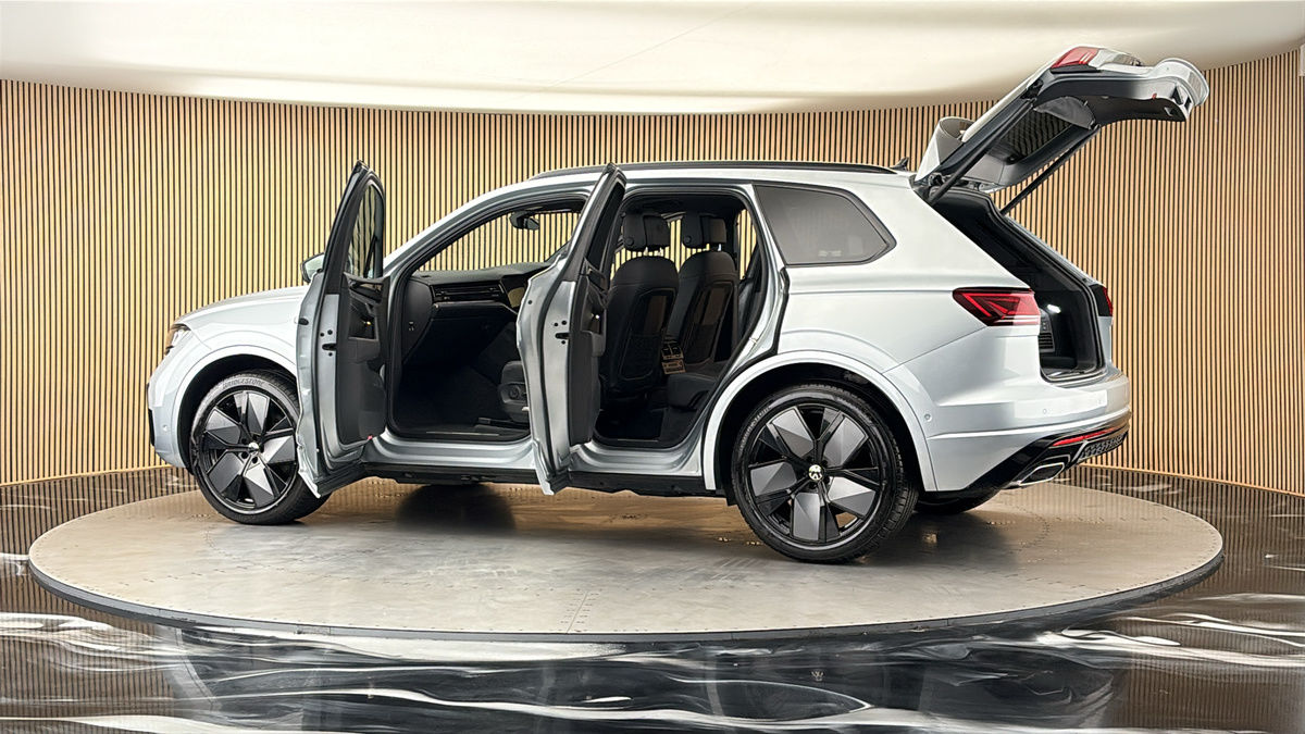 More views of Volkswagen Touareg