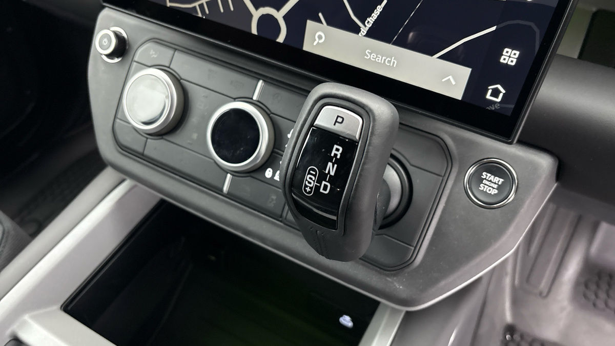 Land Rover Defender 90 Image 6