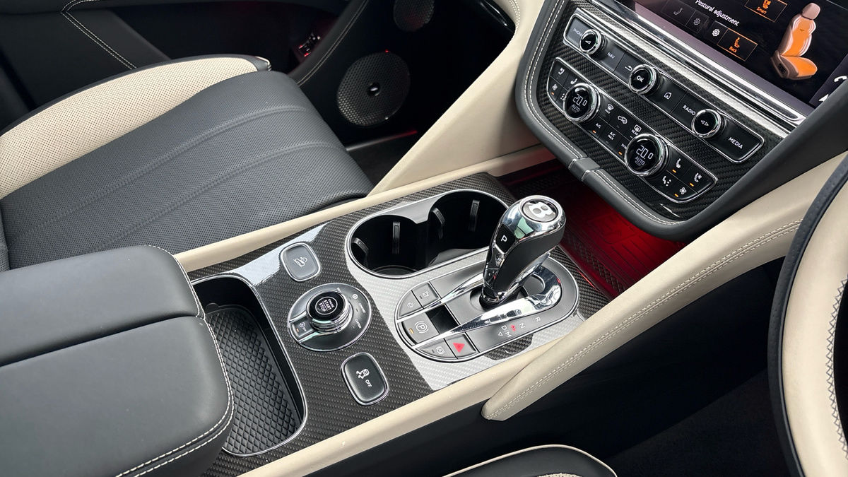 Bentley Bentayga Image 18