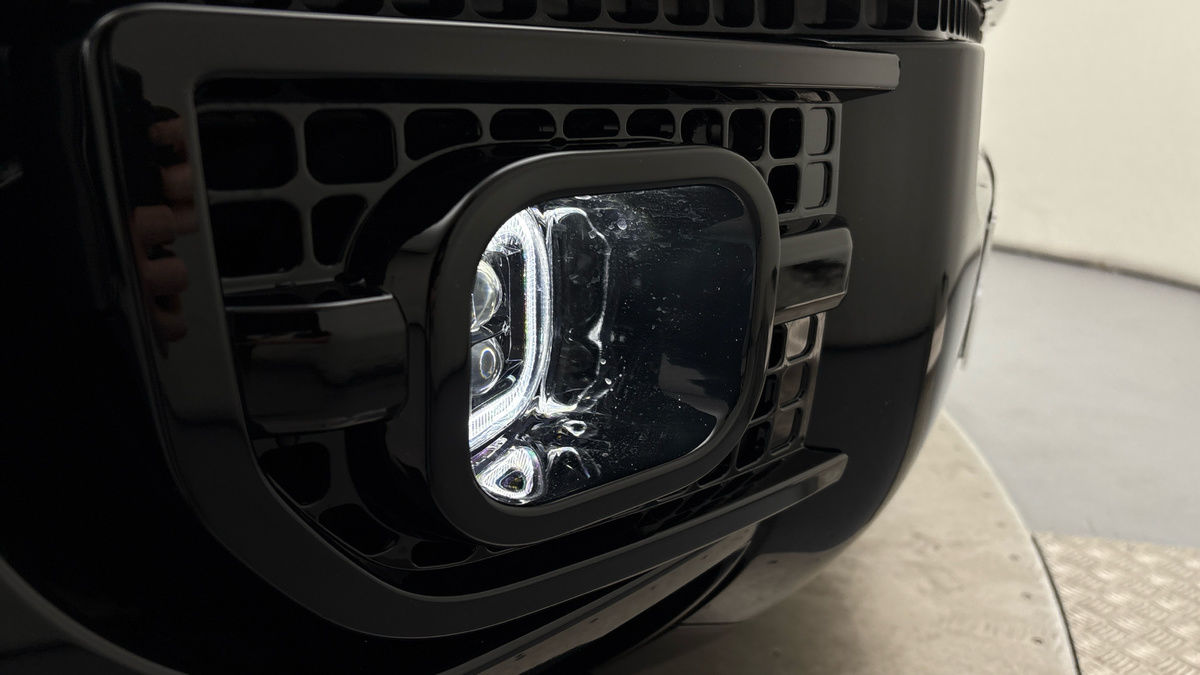 Land Rover Defender 110 Urban Image 27