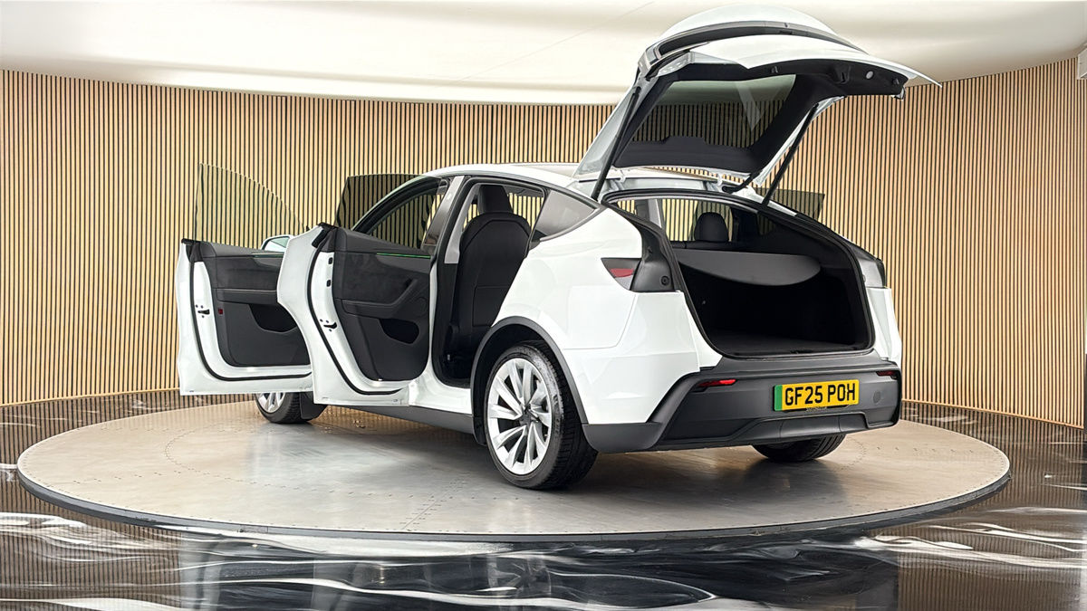 Tesla Model Y Image 23