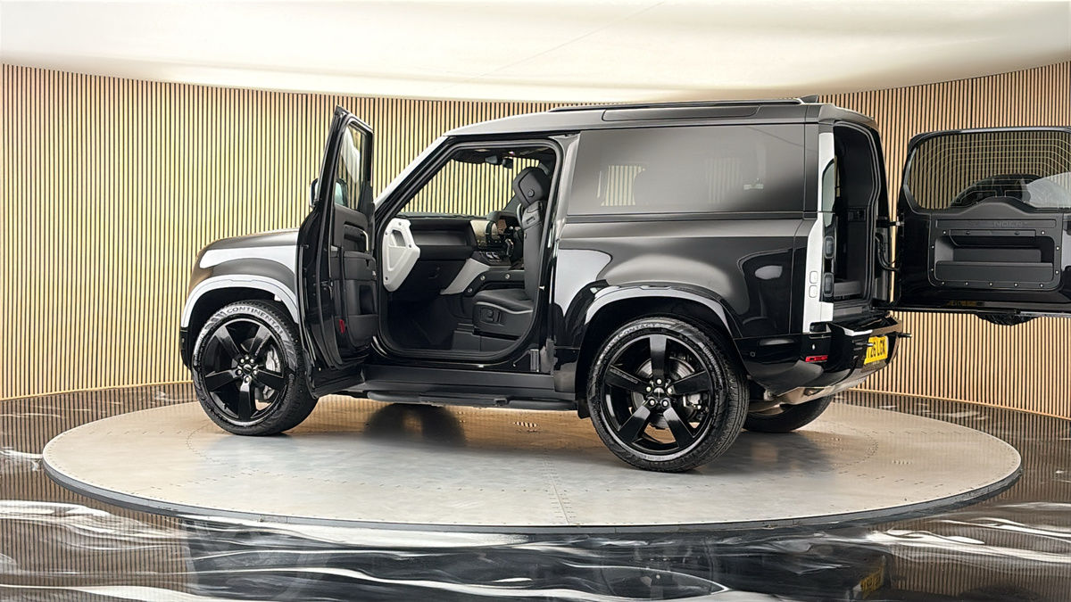More views of Land Rover Defender 90