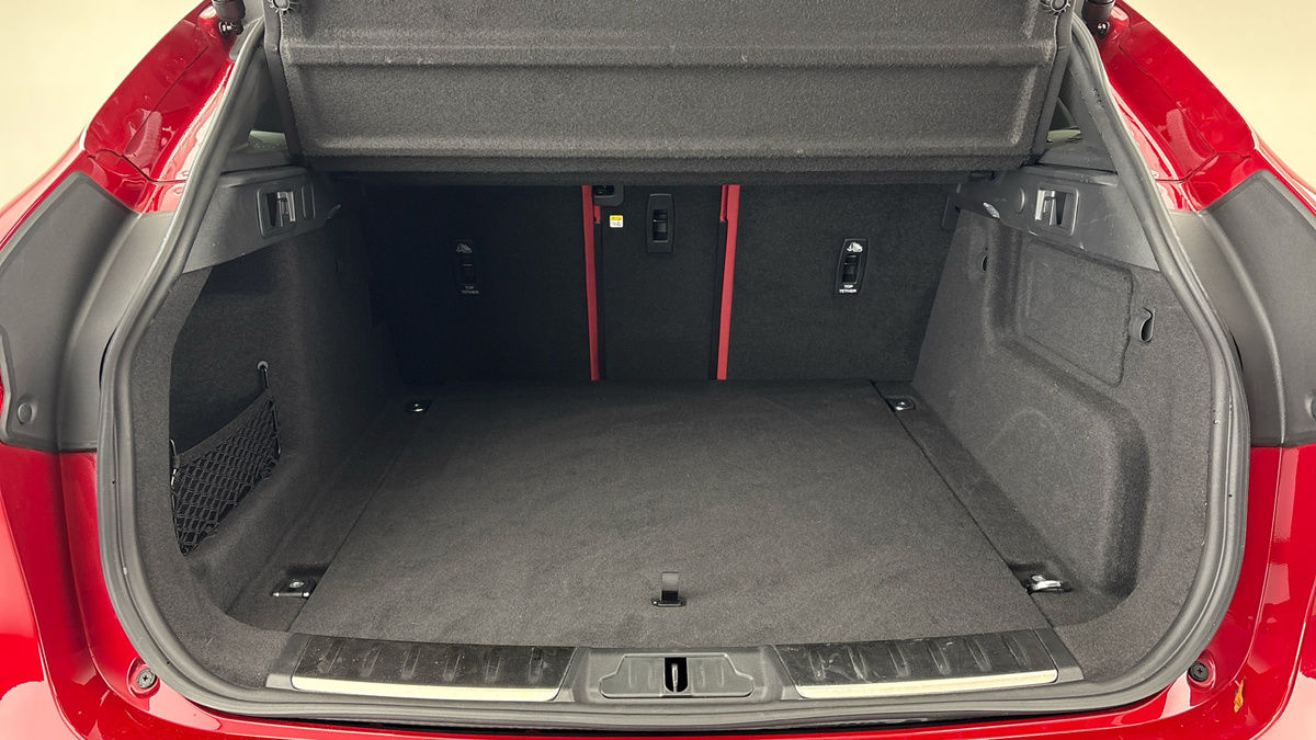 Jaguar F-PACE Image 11