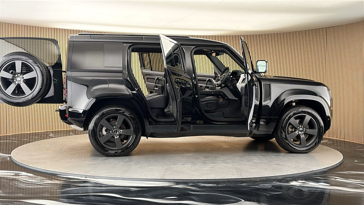 More views of Land Rover Defender 110