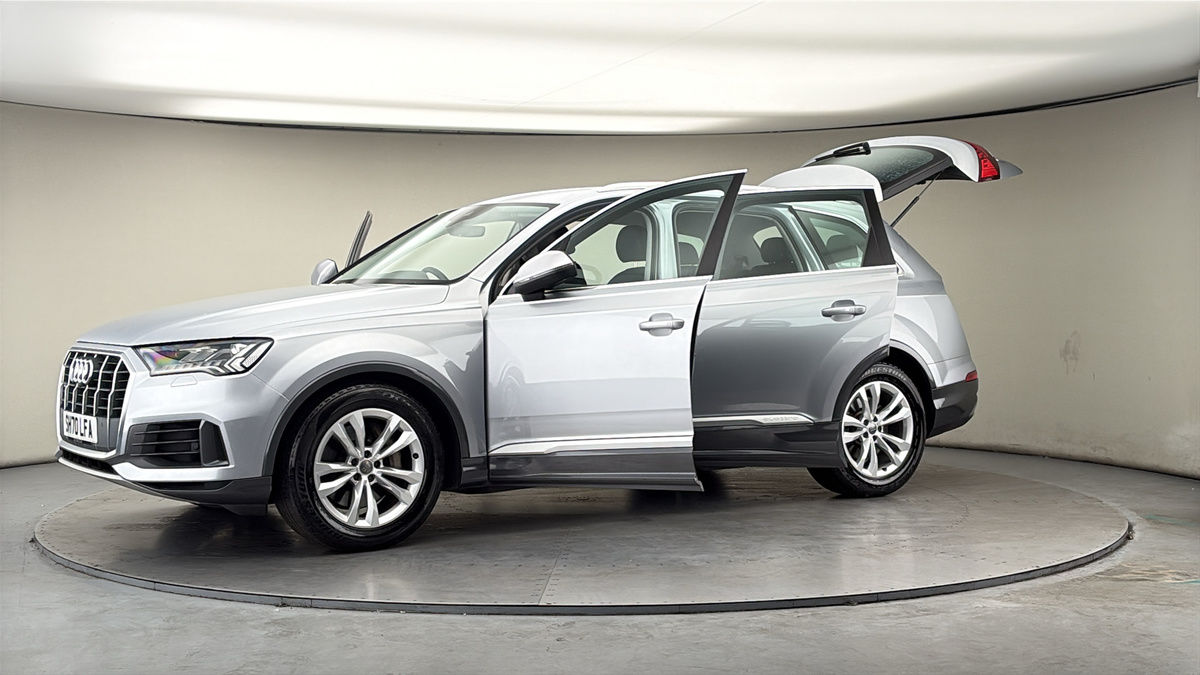 More views of Audi Q7