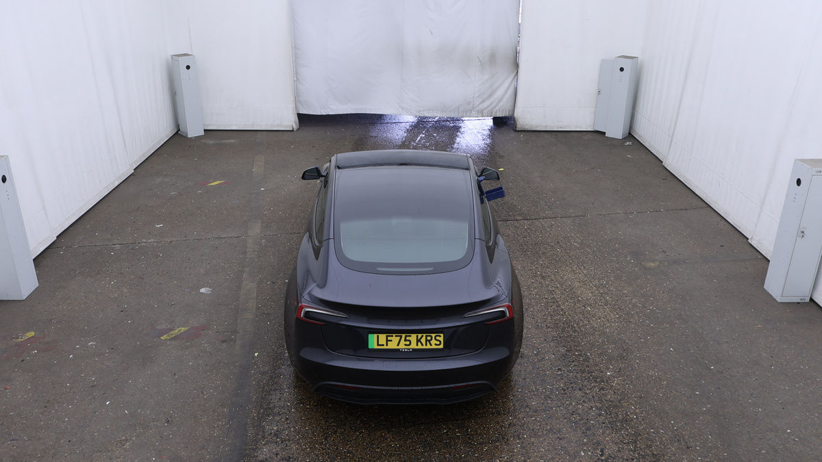 Tesla Model 3 Image 8