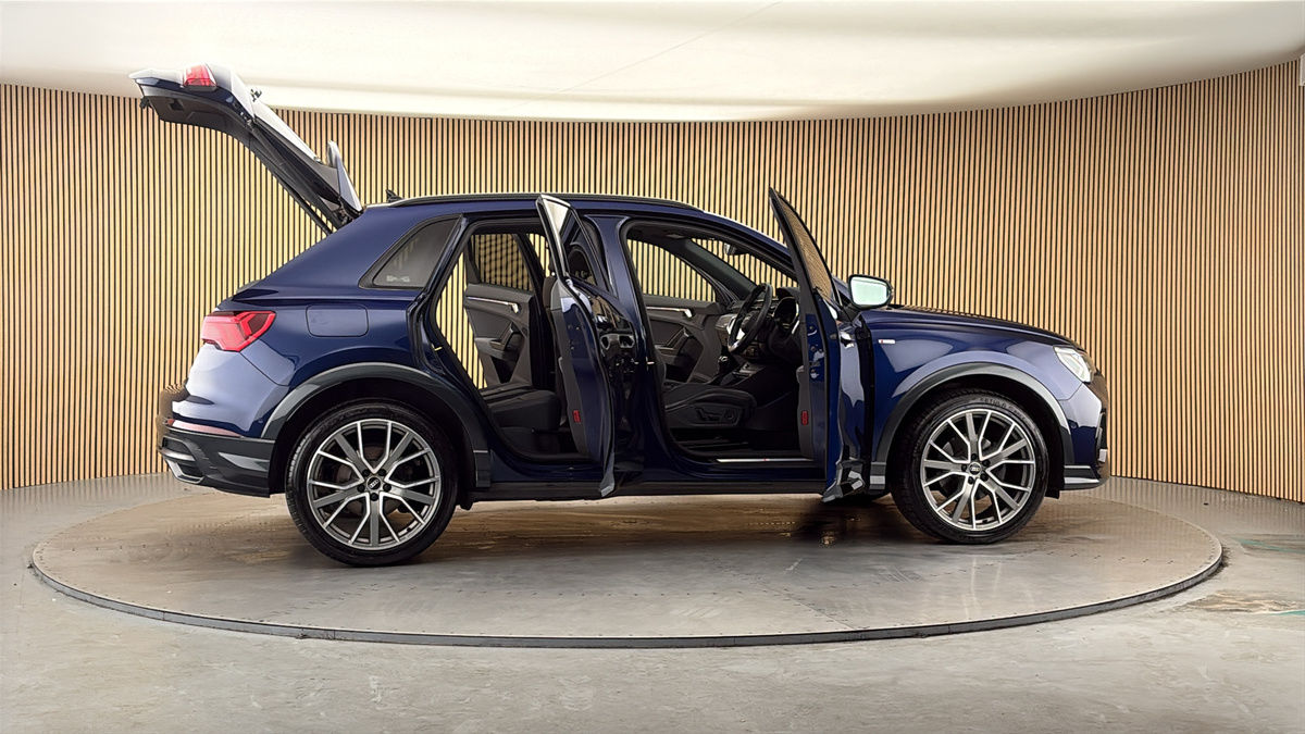 More views of Audi Q3