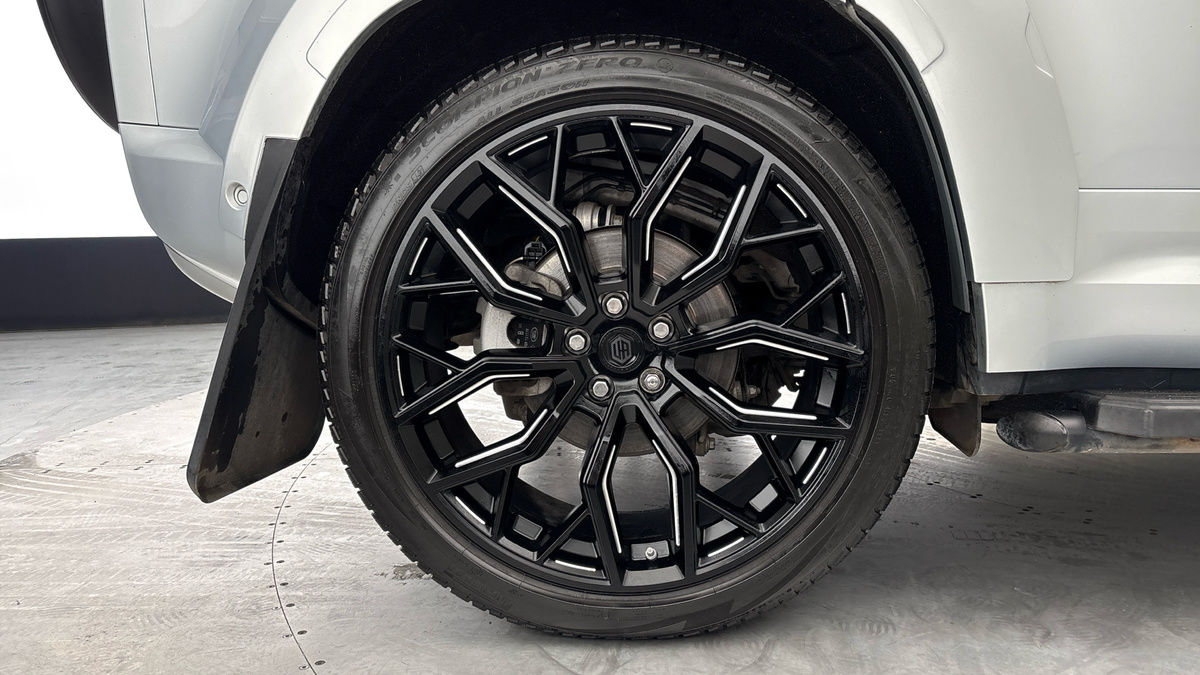 Land Rover Defender 110 Urban Image 10