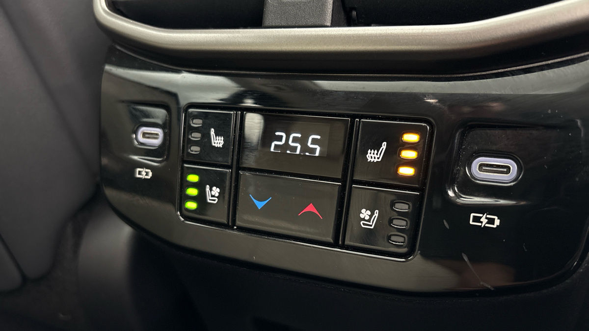 Lexus RX Image 27