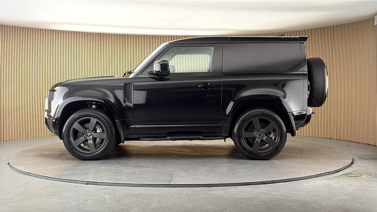 Land Rover Defender 90 Image 15