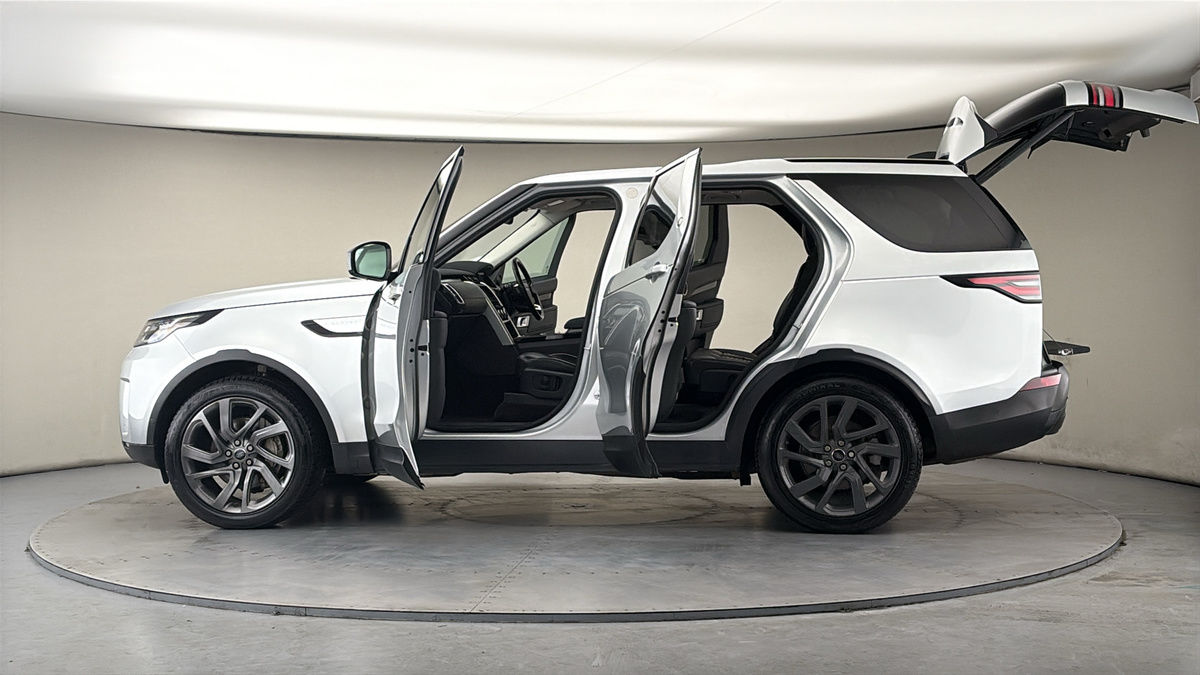 More views of Land Rover Discovery