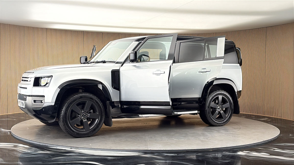 More views of Land Rover Defender 110