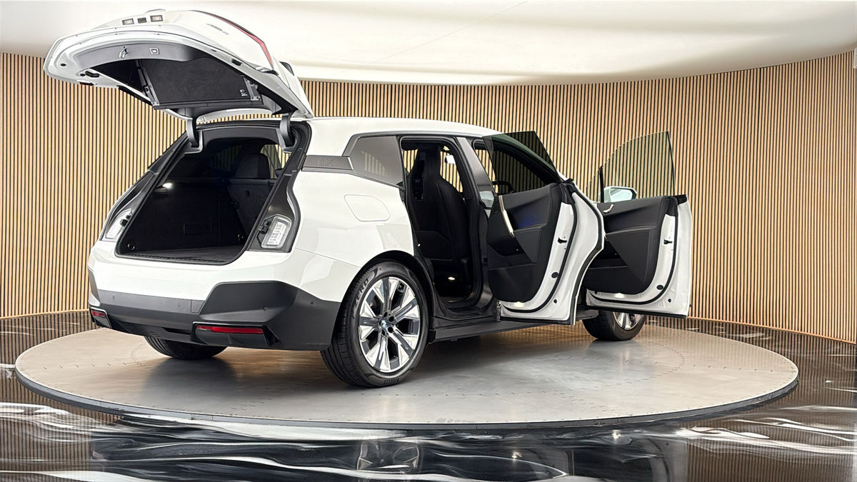 More views of BMW iX