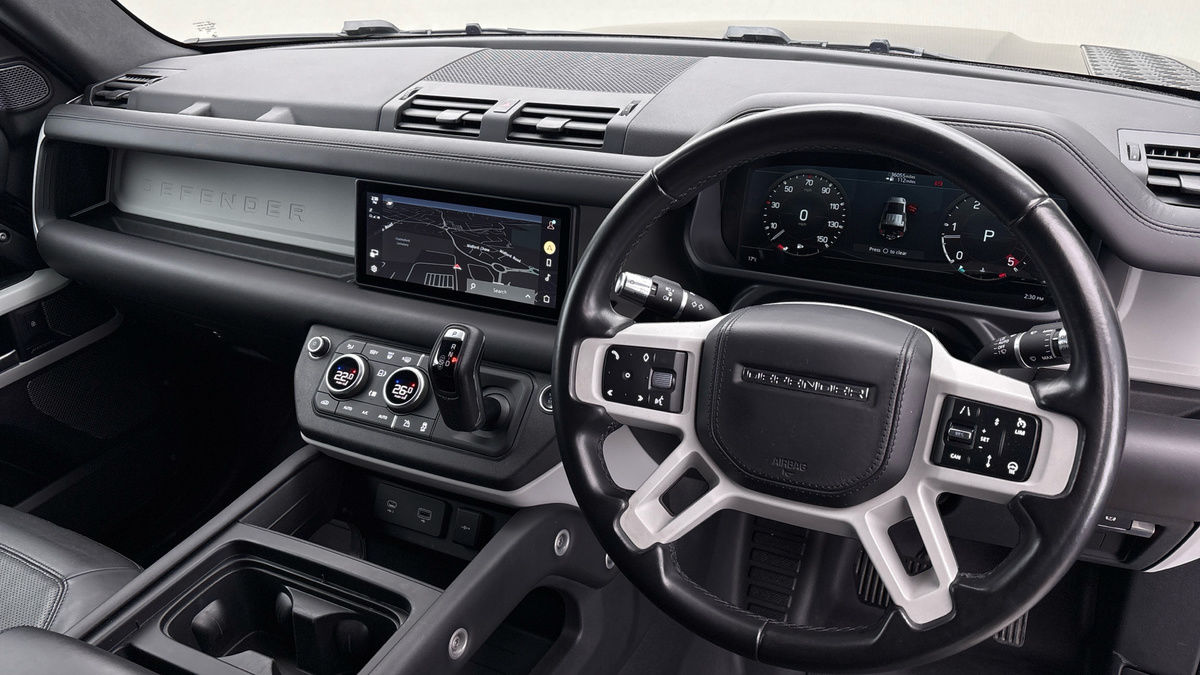Land Rover Defender 110 Image 12
