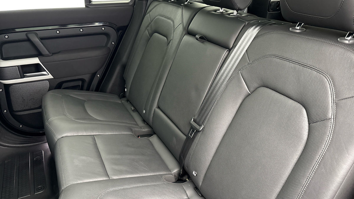 Land Rover Defender 110 Image 8