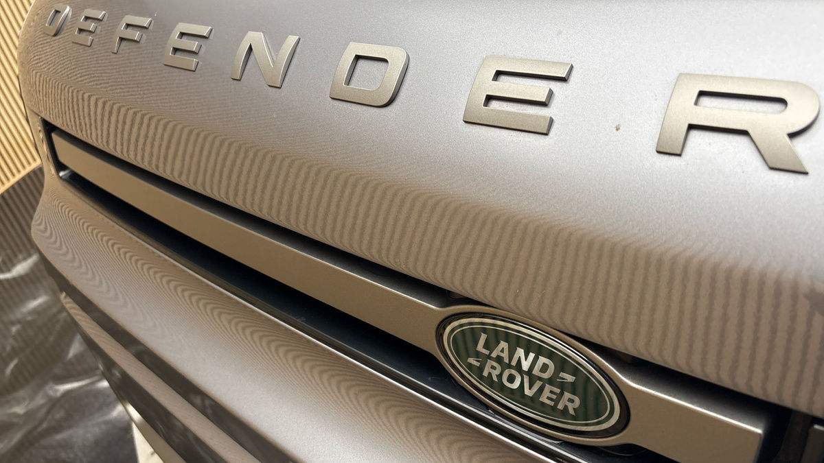 Land Rover Defender 110 Image 24