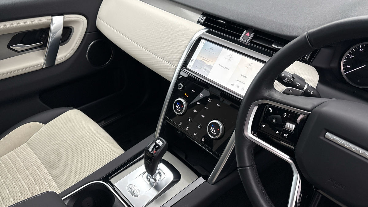 Land Rover Discovery Sport Image 18