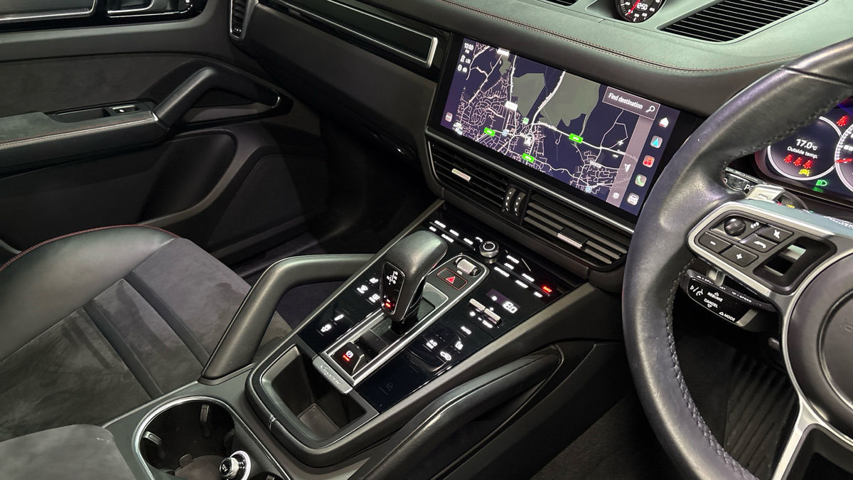 Porsche Cayenne Image 18