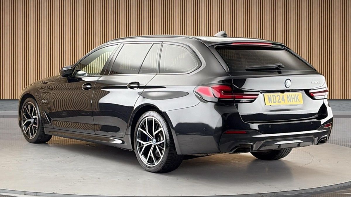 BMW 5 Series Image 2