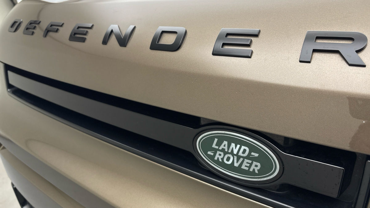 Land Rover Defender 90 Image 24