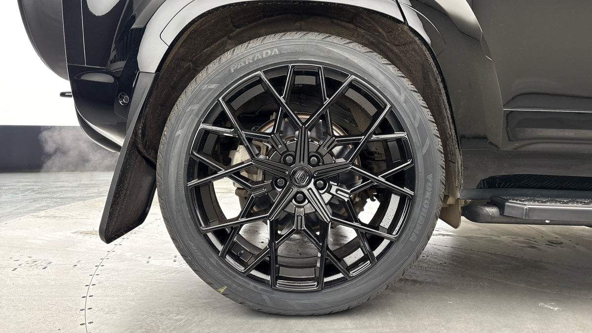 Land Rover Defender 110 Urban Image 10