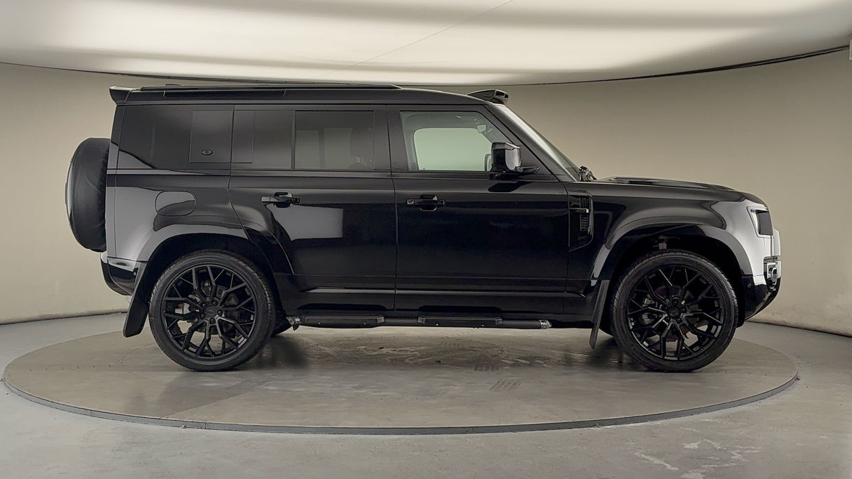 Land Rover Defender 110 Urban Image 28