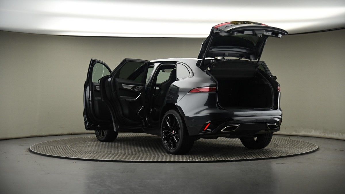 Jaguar F-PACE Image 10