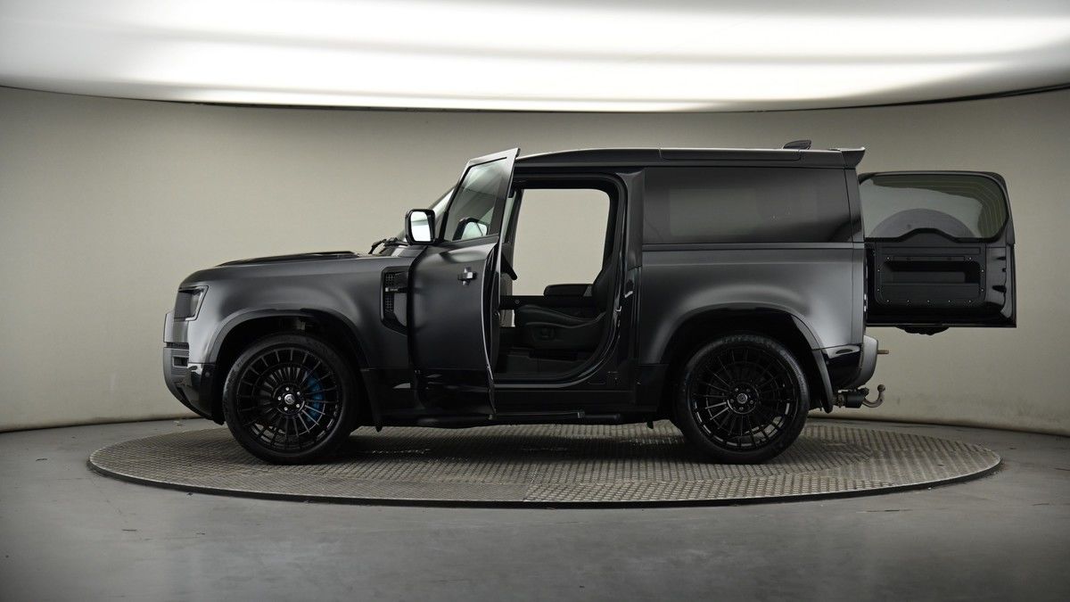 More views of Land Rover Defender 90