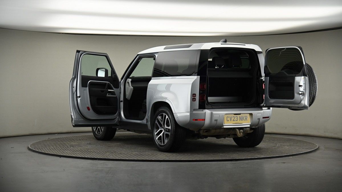 Land Rover Defender 90 Image 8