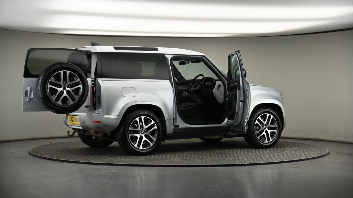 More views of Land Rover Defender 90