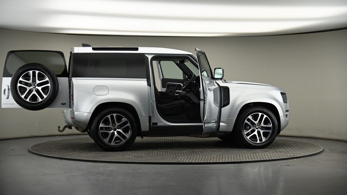 More views of Land Rover Defender 90