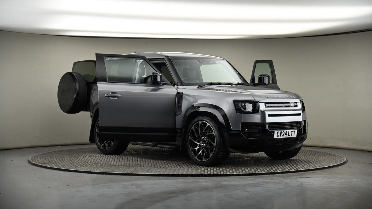 More views of Land Rover Defender 90
