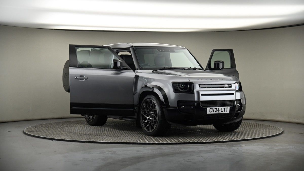 More views of Land Rover Defender 90