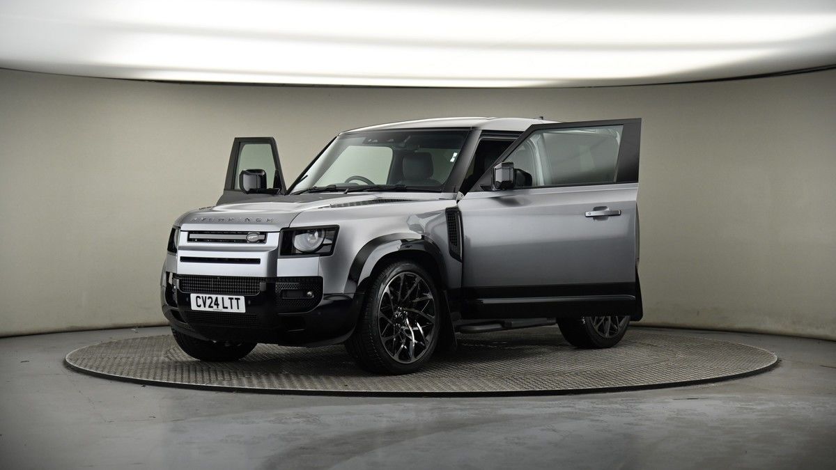 More views of Land Rover Defender 90