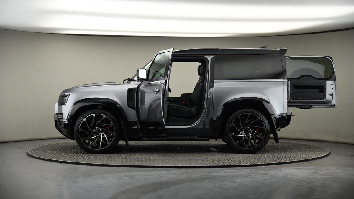 More views of Land Rover Defender 90