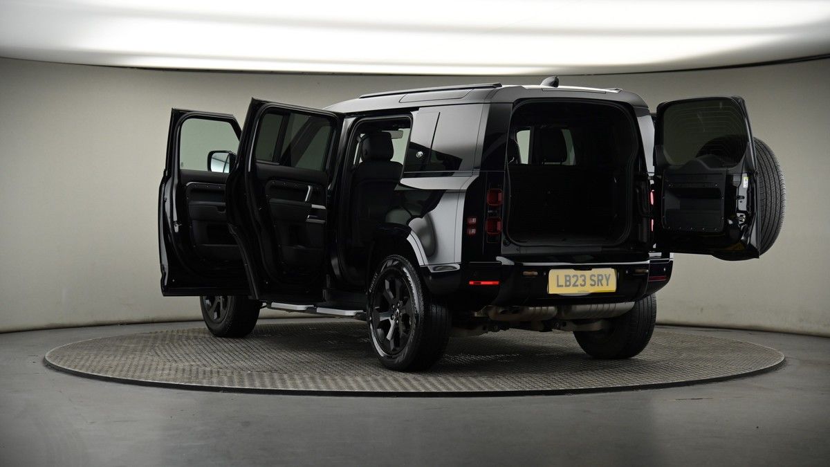 Land Rover Defender 110 Image 8
