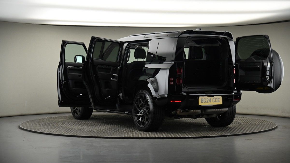 Land Rover Defender 110 Image 8