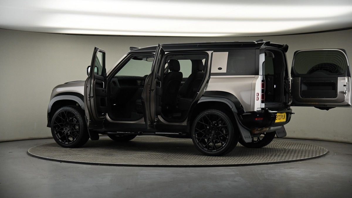 More views of Land Rover Defender 110