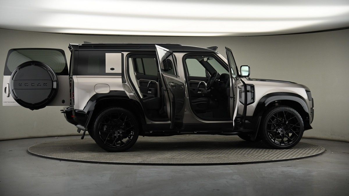 More views of Land Rover Defender 110